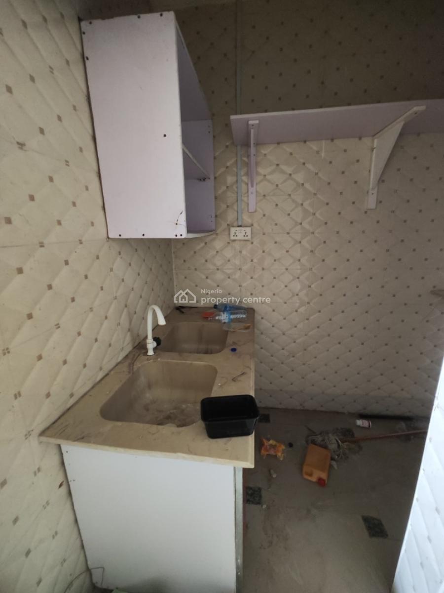Spacious Selfcon on 3rd Floor in a Serene Area with Road Proximity, New Road, Lekki, Lagos, Self Contain (single Rooms) for Rent