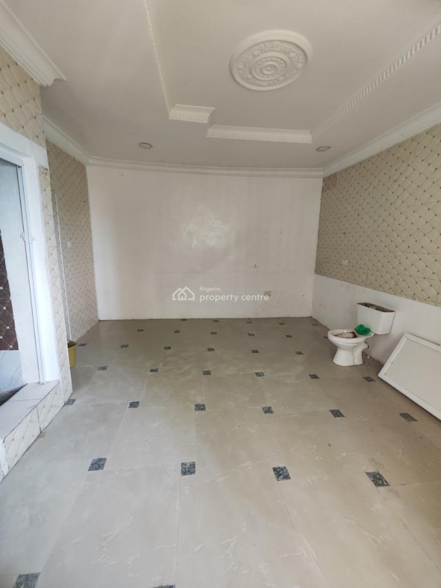Spacious Selfcon on 3rd Floor in a Serene Area with Road Proximity, New Road, Lekki, Lagos, Self Contain (single Rooms) for Rent