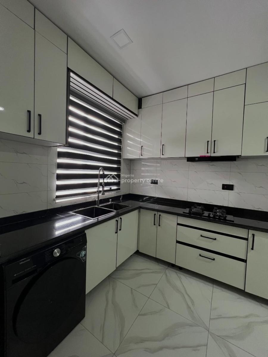 Semi-furnished 2 Bedroom Apartment (4th Floor), Lekki Phase 1, Lekki, Lagos, Flat / Apartment for Rent