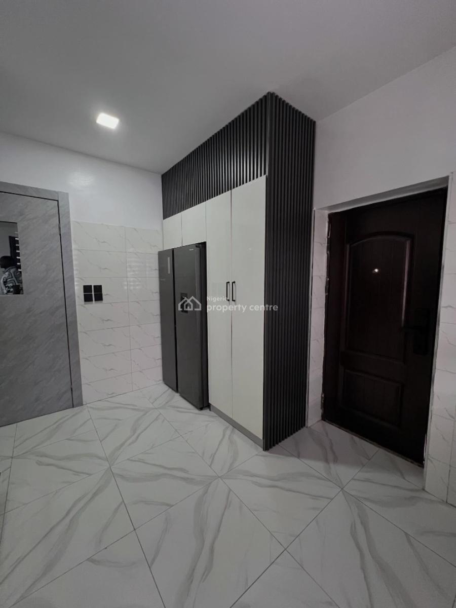 Semi-furnished 2 Bedroom Apartment (4th Floor), Lekki Phase 1, Lekki, Lagos, Flat / Apartment for Rent