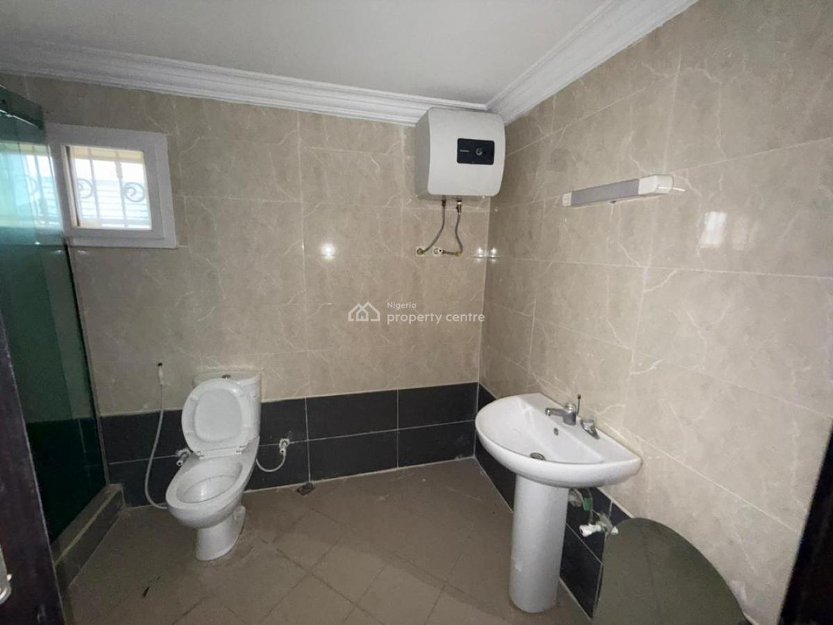 Self-serviced 3 Bedroom En-suite Flat. It Comes with an Enclosed Fitte, Lekki Phase 1, Lekki, Lagos, Flat / Apartment for Rent