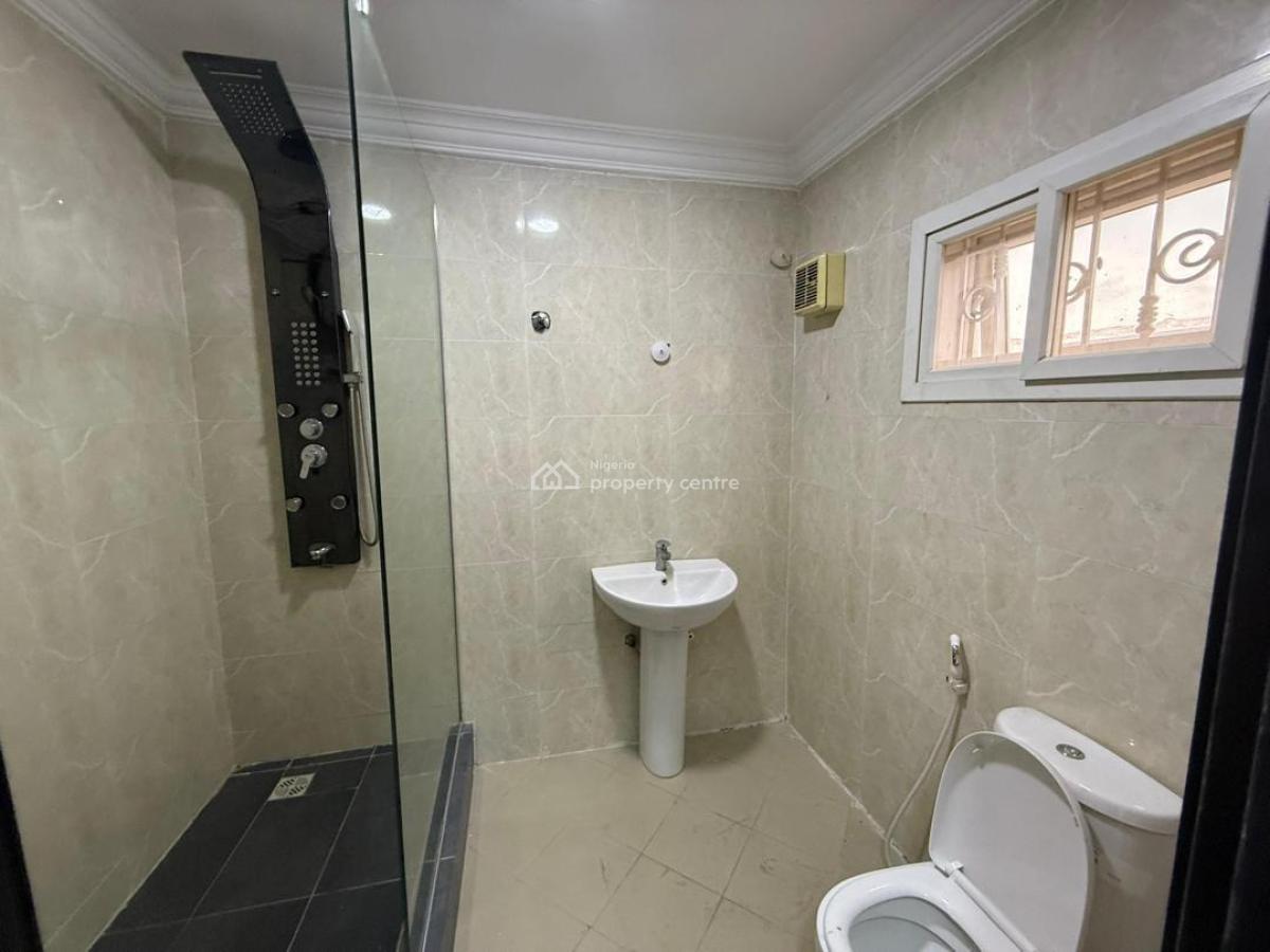 Self-serviced 3 Bedroom En-suite Flat. It Comes with an Enclosed Fitte, Lekki Phase 1, Lekki, Lagos, Flat / Apartment for Rent