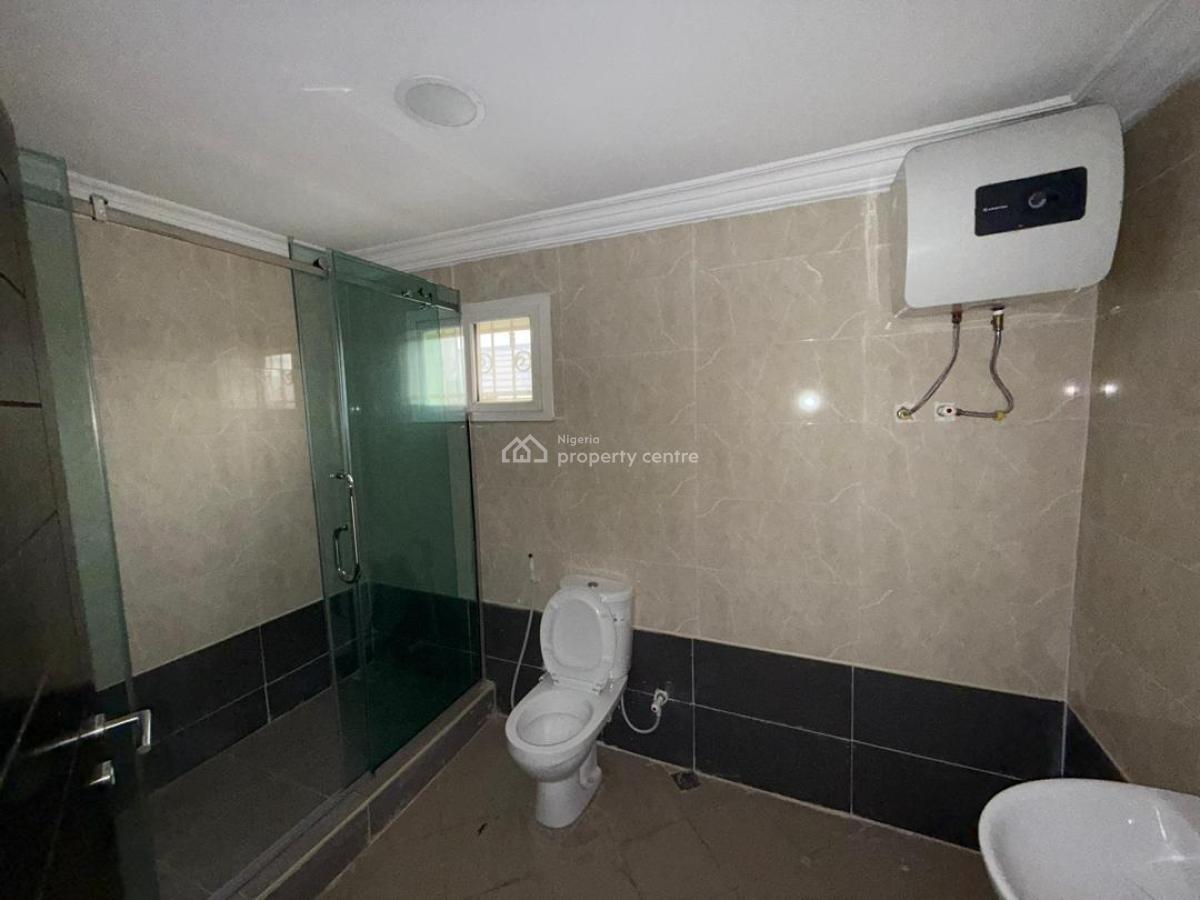 Self-serviced 3 Bedroom En-suite Flat. It Comes with an Enclosed Fitte, Lekki Phase 1, Lekki, Lagos, Flat / Apartment for Rent