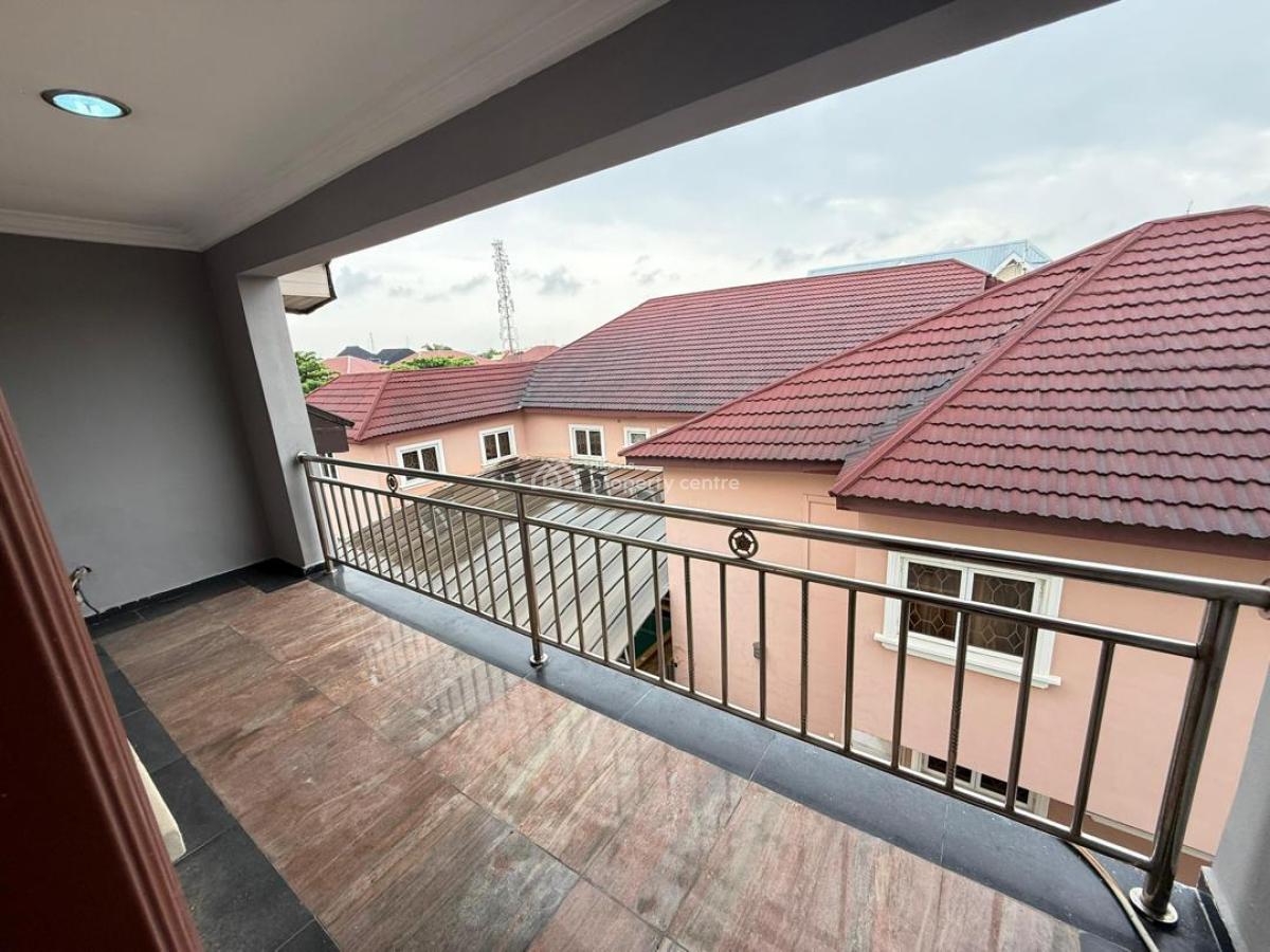 Self-serviced 3 Bedroom En-suite Flat. It Comes with an Enclosed Fitte, Lekki Phase 1, Lekki, Lagos, Flat / Apartment for Rent