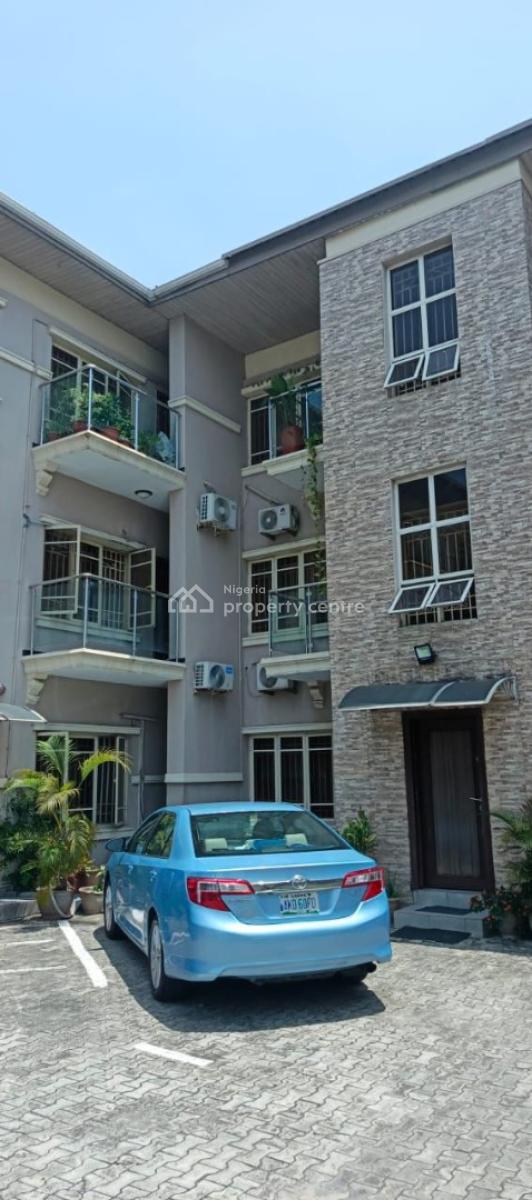 a Well Maintained 3 Bedroom Apartment with a Room Boys Quarters, Lekki Right, Lekki Phase 1, Lekki, Lagos, Flat / Apartment for Rent