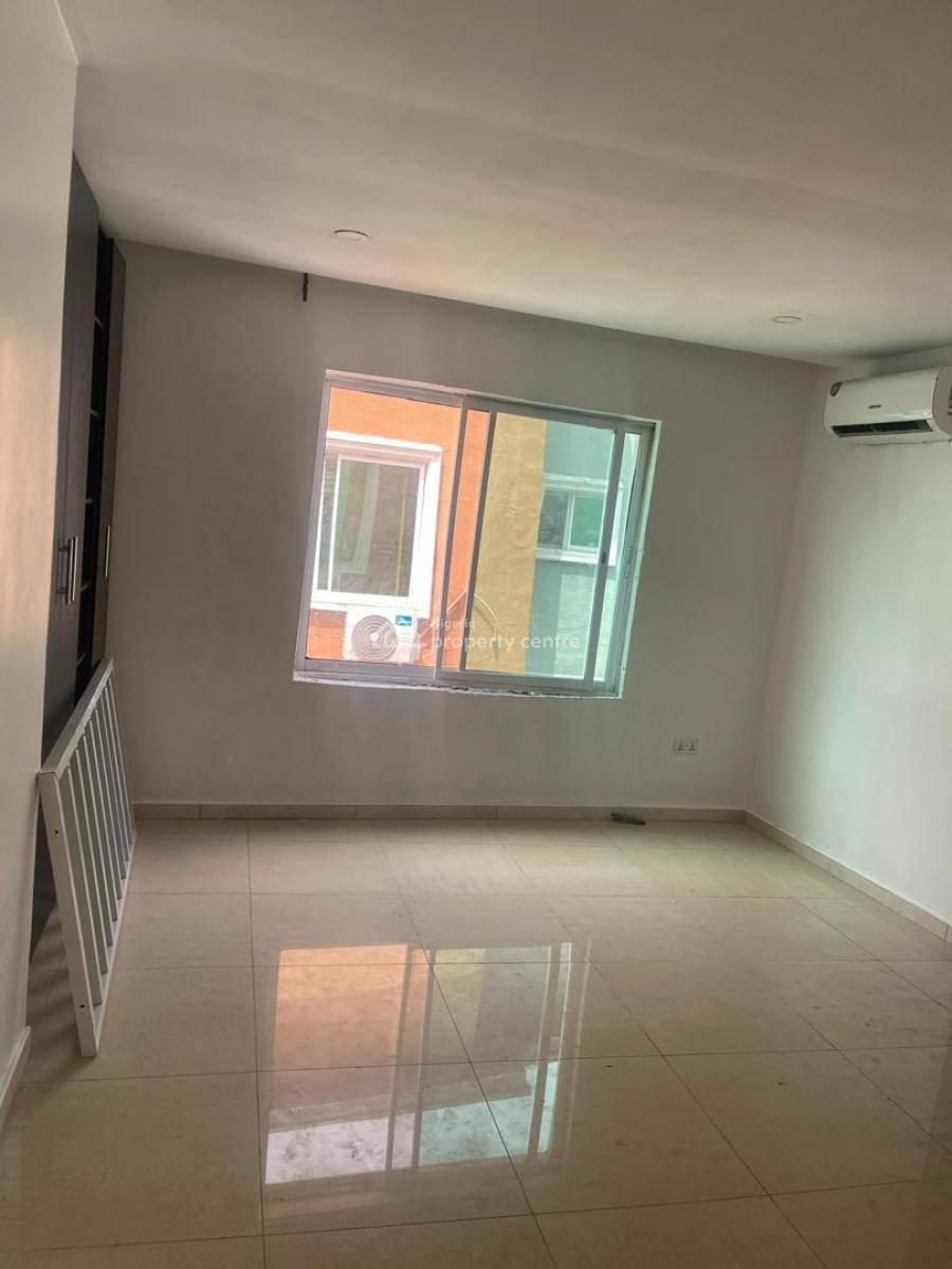 a Room in a Luxurious 3 Bedroom Flat Shared Apartment, Lekki Right, Lekki Phase 1, Lekki, Lagos, Self Contain (single Rooms) for Rent