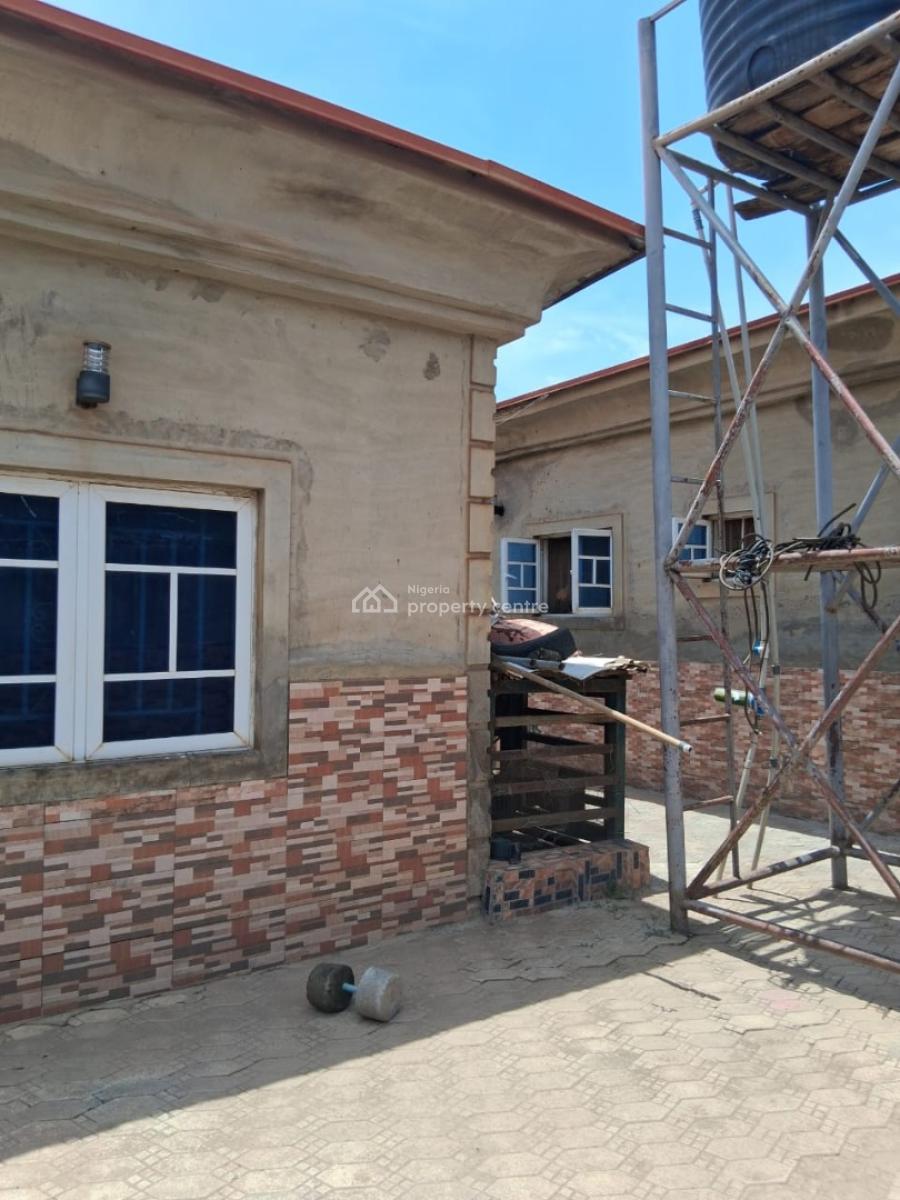 Distress Offer of 3 Bedrooms + Bq Semi-detached Bungalow in Dakwo, Dakwo, Abuja, Semi-detached Bungalow for Sale