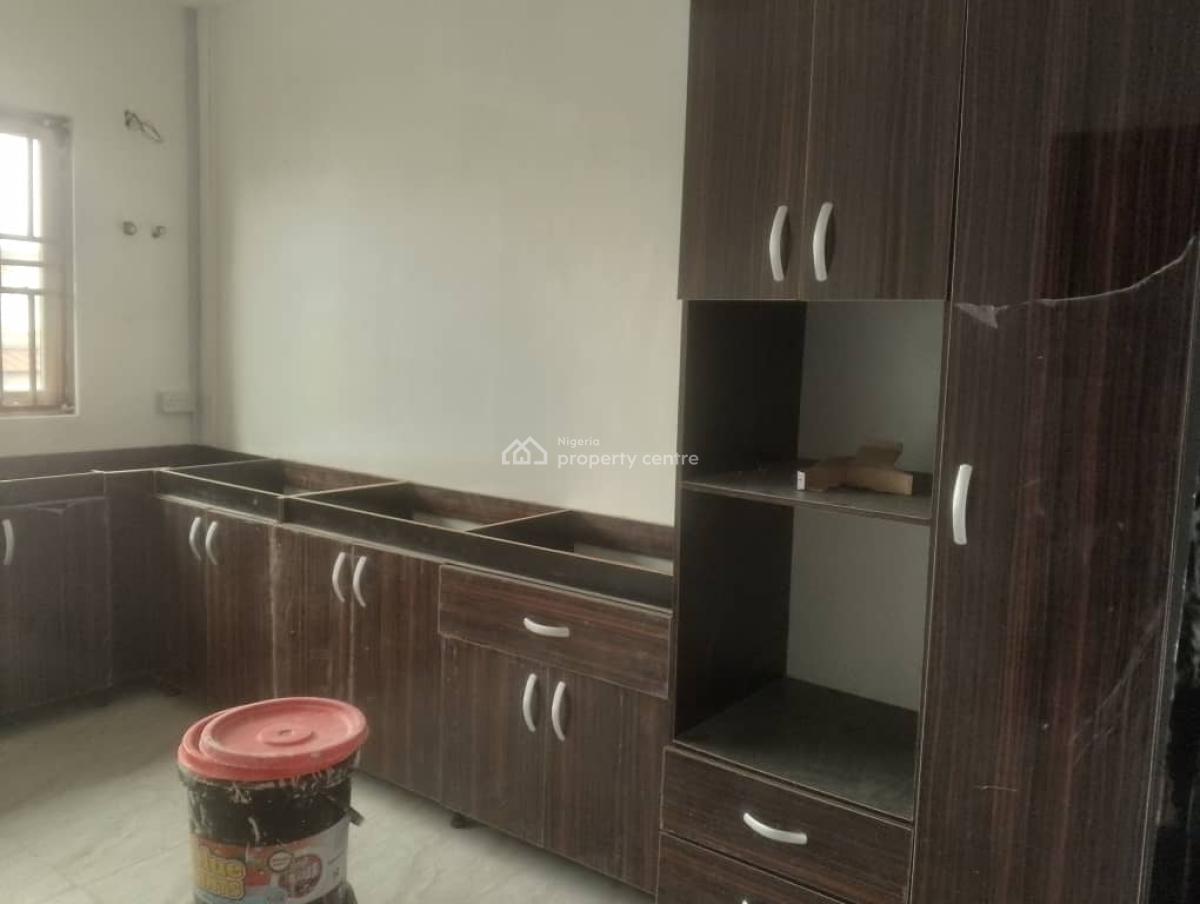 Spacious 2 Bedroom Pent with Swimming Pool, Off Admiralty Way, Lekki Phase 1, Lekki, Lagos, Flat / Apartment for Rent