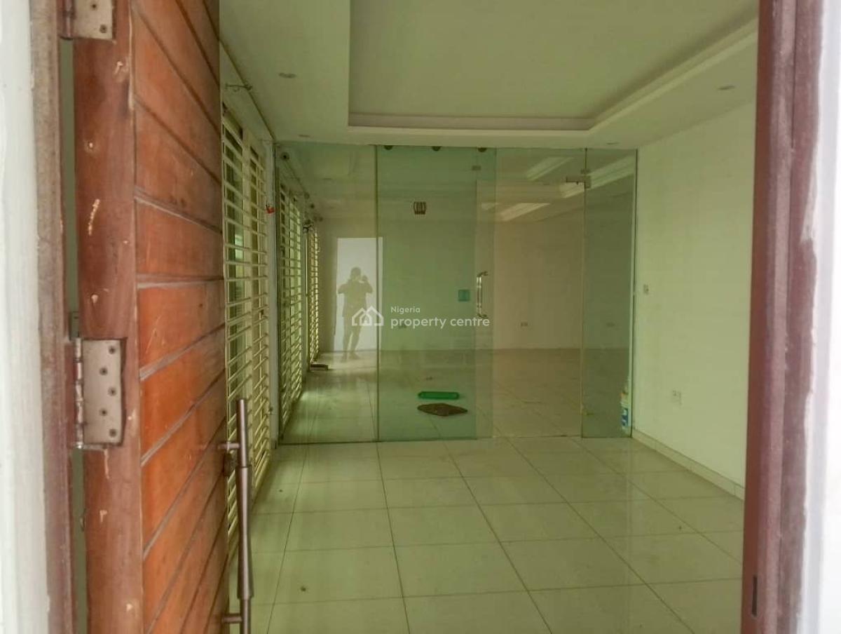 Spacious 2 Bedroom Pent with Swimming Pool, Off Admiralty Way, Lekki Phase 1, Lekki, Lagos, Flat / Apartment for Rent