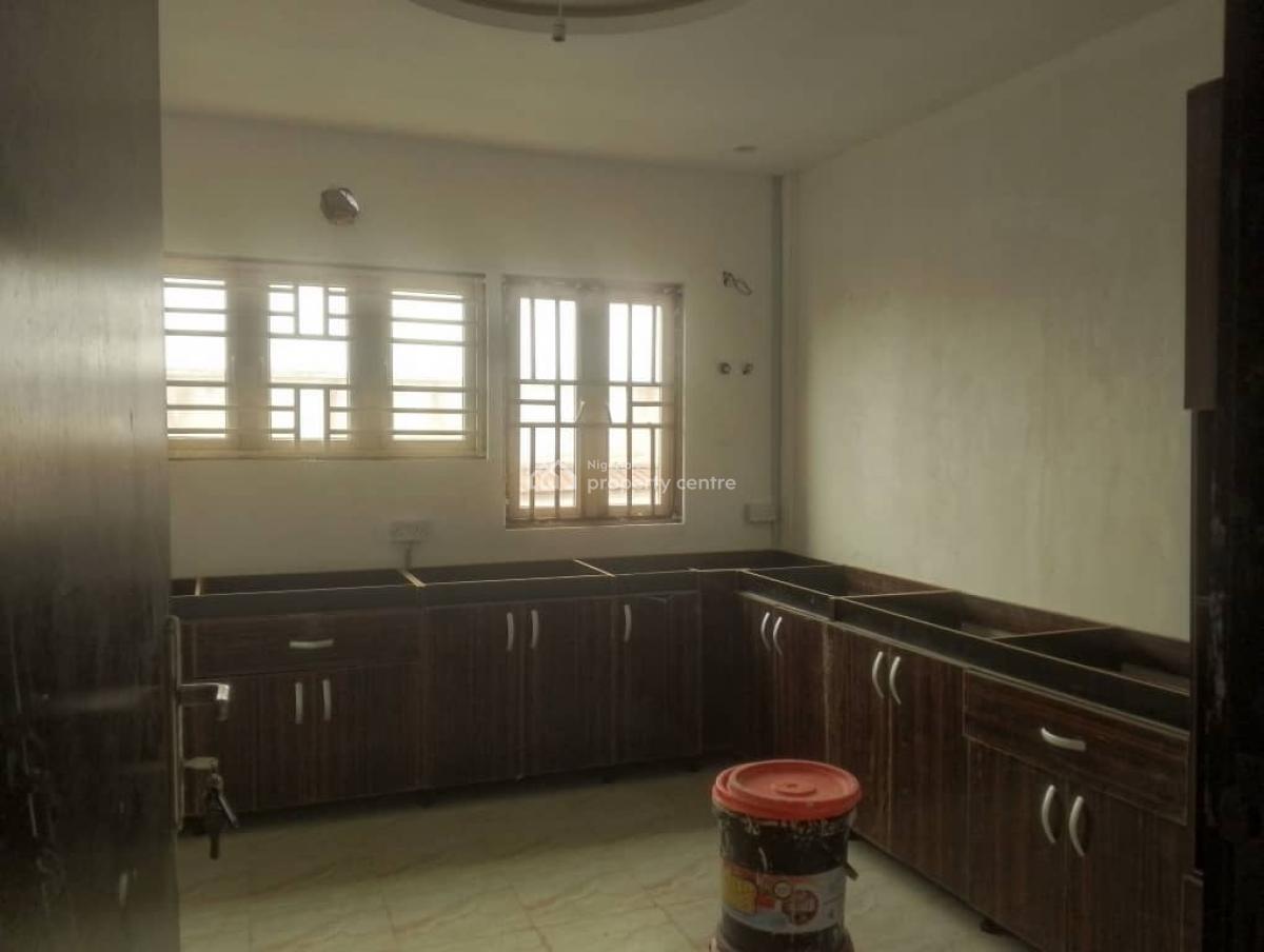 Spacious 2 Bedroom Pent with Swimming Pool, Off Admiralty Way, Lekki Phase 1, Lekki, Lagos, Flat / Apartment for Rent
