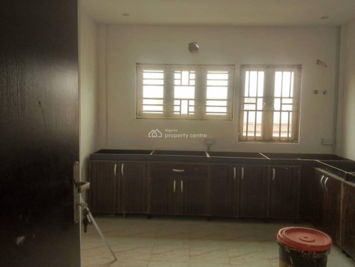 Spacious 2 Bedroom Pent with Swimming Pool, Off Admiralty Way, Lekki Phase 1, Lekki, Lagos, Flat / Apartment for Rent