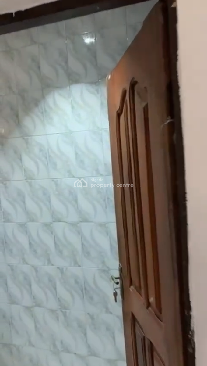 Spacious 5 Bedroom Pent House, Canal Estate Okota, Ago Palace Lagos, Ago Palace, Isolo, Lagos, Flat / Apartment for Rent