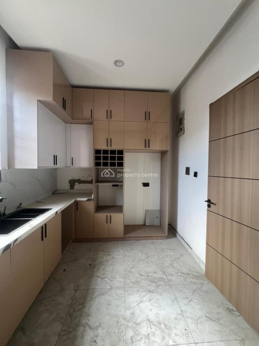 2 Bedrooms Apartment with Swimming Pool and Gym, Lekki Phase 1, Lekki, Lagos, Flat / Apartment for Rent