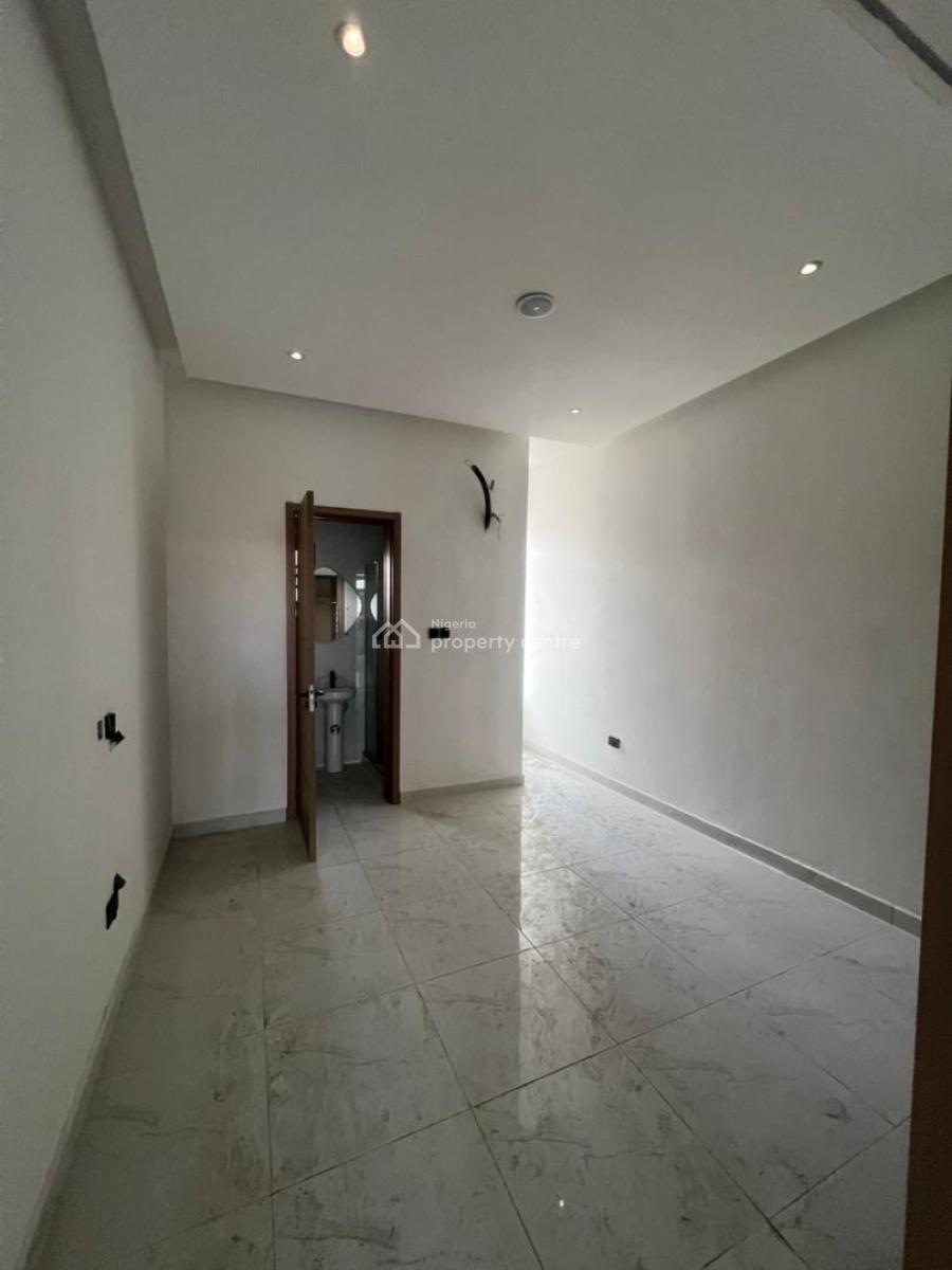 2 Bedrooms Apartment with Swimming Pool and Gym, Lekki Phase 1, Lekki, Lagos, Flat / Apartment for Rent