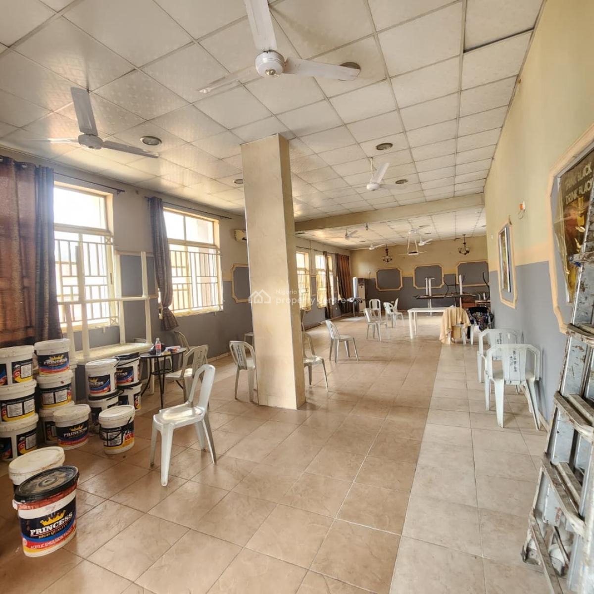 Neatly Used 24 Rooms Hotel, Waec Junction, Eleyele Road Ibadan, Ibadan, Oyo, Hotel / Guest House for Sale