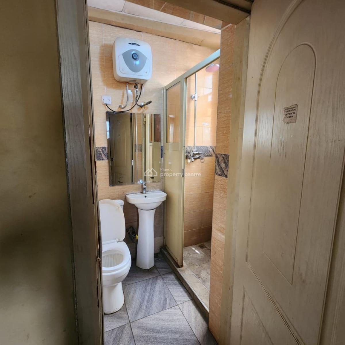 Neatly Used 24 Rooms Hotel, Waec Junction, Eleyele Road Ibadan, Ibadan, Oyo, Hotel / Guest House for Sale