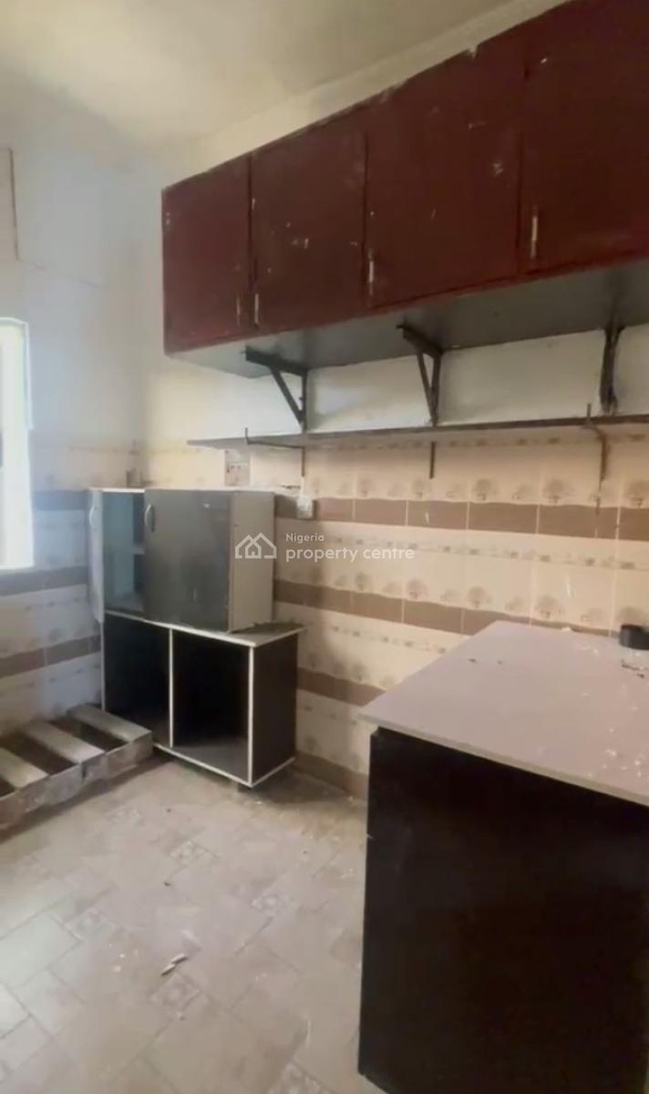 Newly Renovated 2 Bedroom Flat Upstairs., Off Falolu Street, Surulere, Lagos, Flat / Apartment for Rent