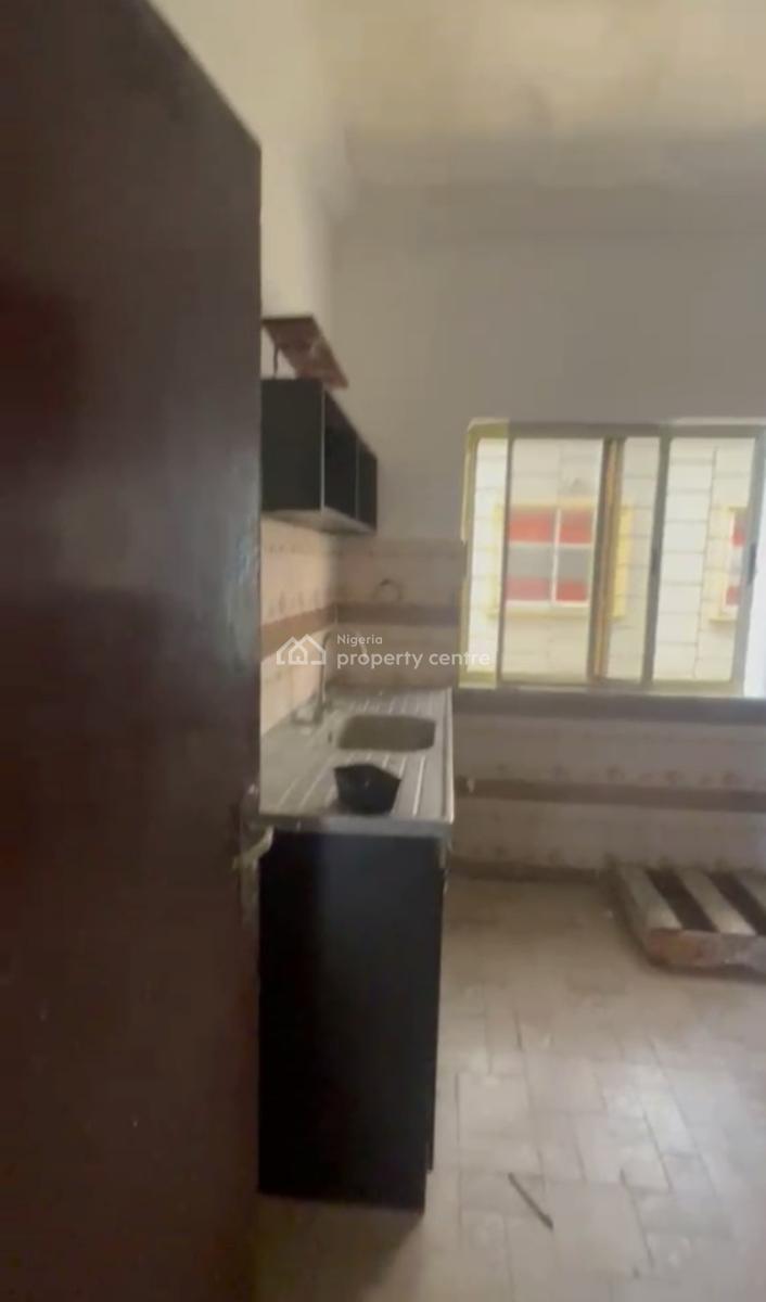 Newly Renovated 2 Bedroom Flat Upstairs., Off Falolu Street, Surulere, Lagos, Flat / Apartment for Rent
