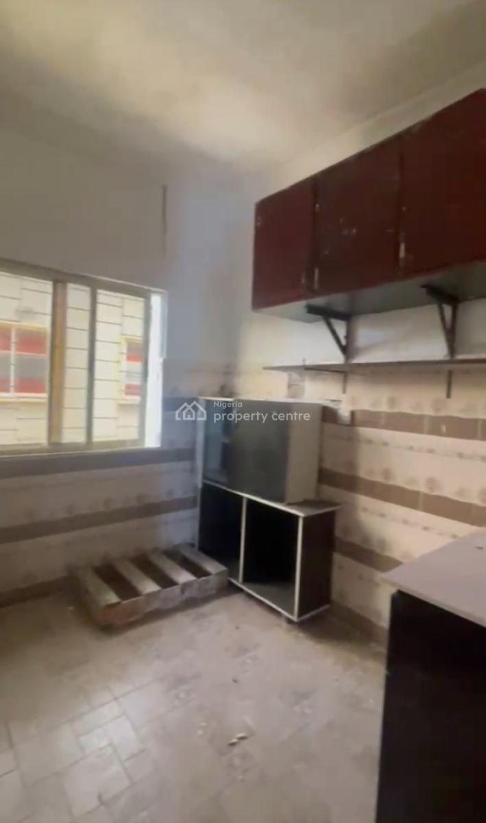 Newly Renovated 2 Bedroom Flat Upstairs., Off Falolu Street, Surulere, Lagos, Flat / Apartment for Rent