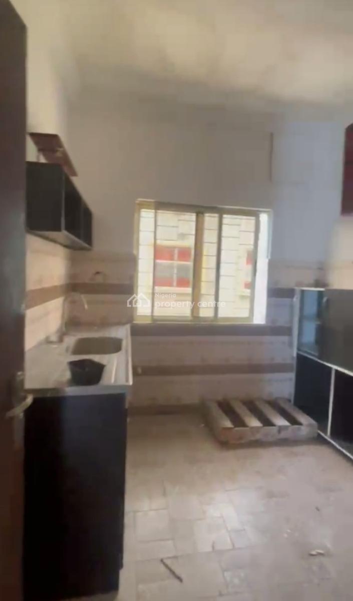 Newly Renovated 2 Bedroom Flat Upstairs., Off Falolu Street, Surulere, Lagos, Flat / Apartment for Rent