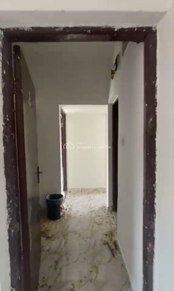 Newly Renovated 2 Bedroom Flat Upstairs., Off Falolu Street, Surulere, Lagos, Flat / Apartment for Rent