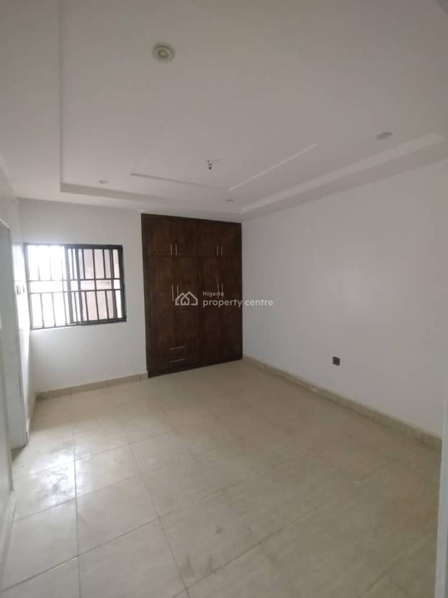 Standard 3 Bedroom Apartment on The Second Floor Along a Tarred Road, Jabi, Abuja, Flat / Apartment for Rent