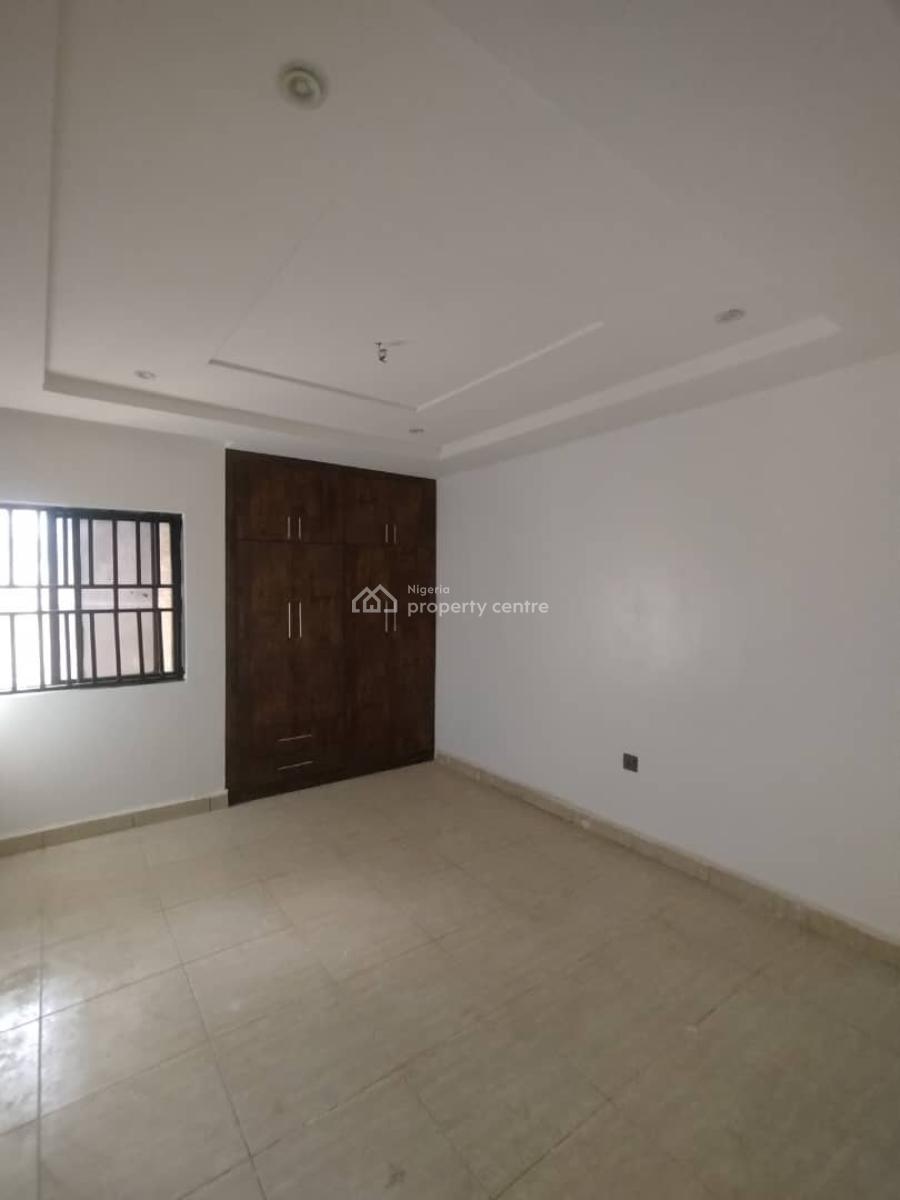 Standard 3 Bedroom Apartment on The Second Floor Along a Tarred Road, Jabi, Abuja, Flat / Apartment for Rent