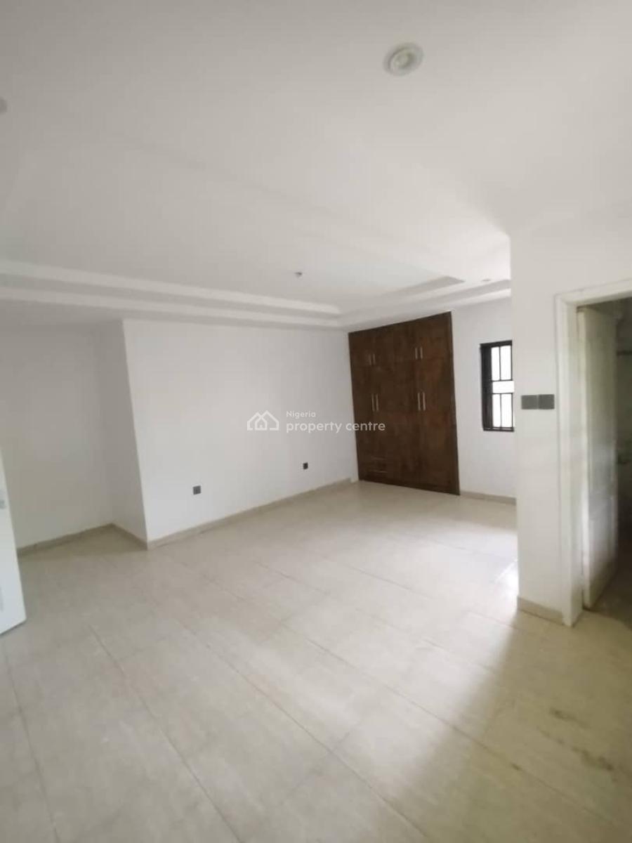Standard 3 Bedroom Apartment on The Second Floor Along a Tarred Road, Jabi, Abuja, Flat / Apartment for Rent