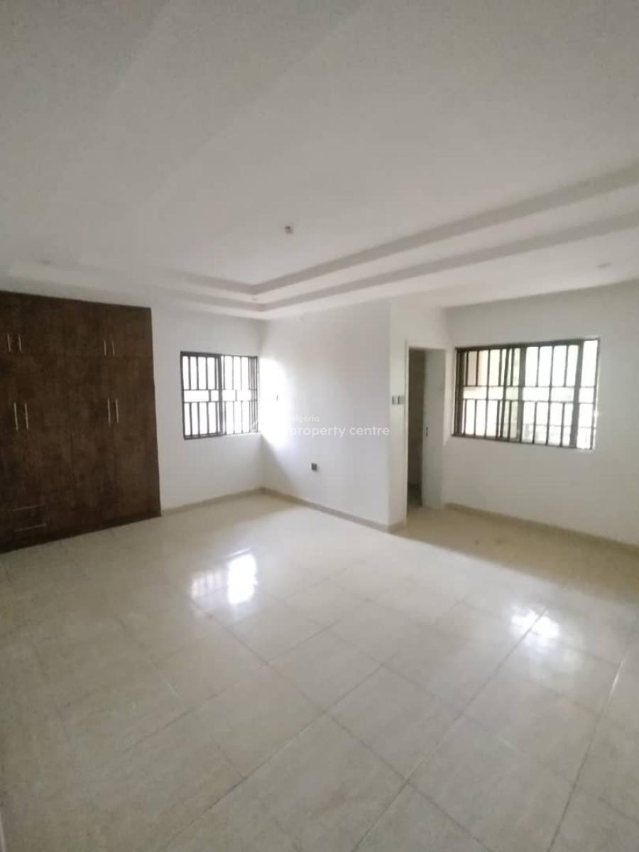 Standard 3 Bedroom Apartment on The Second Floor Along a Tarred Road, Jabi, Abuja, Flat / Apartment for Rent