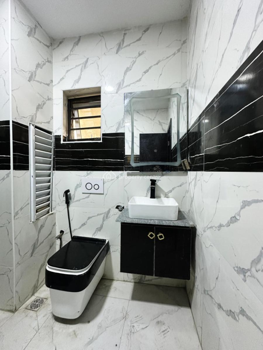 Clean & Spacious 2 Bedroom Apartment, Lekki Phase 1, Lekki, Lagos, Flat / Apartment for Sale