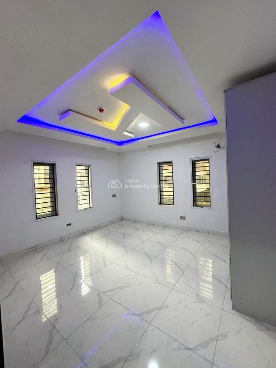 Clean & Spacious 2 Bedroom Apartment, Lekki Phase 1, Lekki, Lagos, Flat / Apartment for Sale