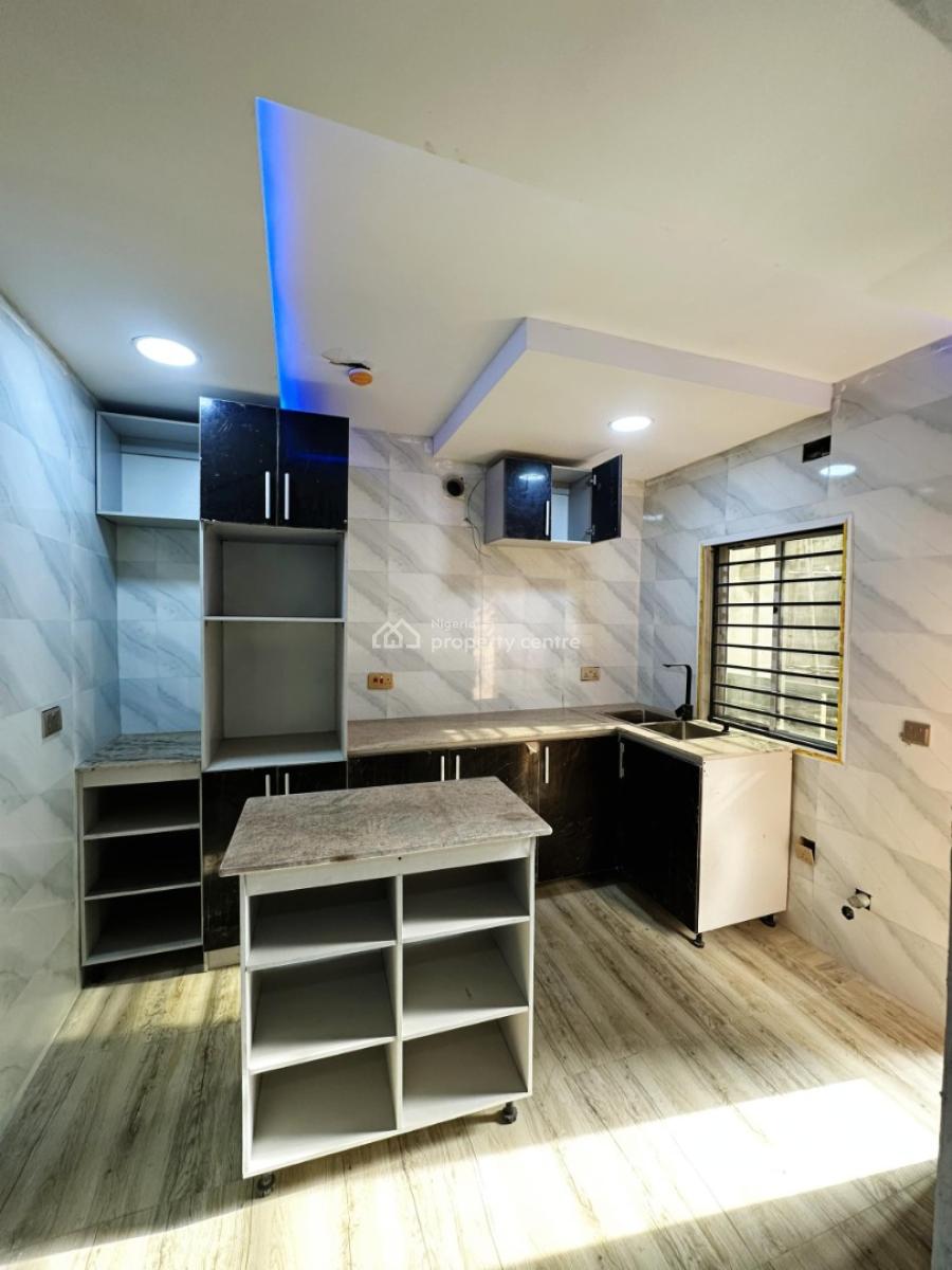 Clean & Spacious 2 Bedroom Apartment, Lekki Phase 1, Lekki, Lagos, Flat / Apartment for Sale