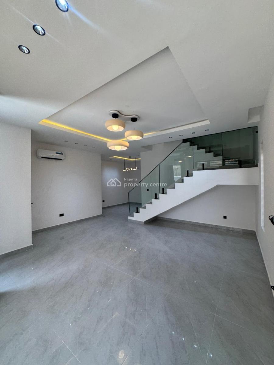 Three (3) Bedroom Maisonette, Lekki Phase 1, Lekki, Lagos, Flat / Apartment for Sale