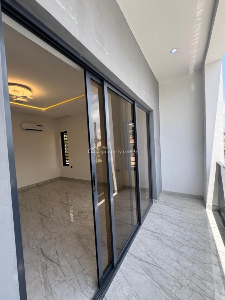 Three (3) Bedroom Maisonette, Lekki Phase 1, Lekki, Lagos, Flat / Apartment for Sale