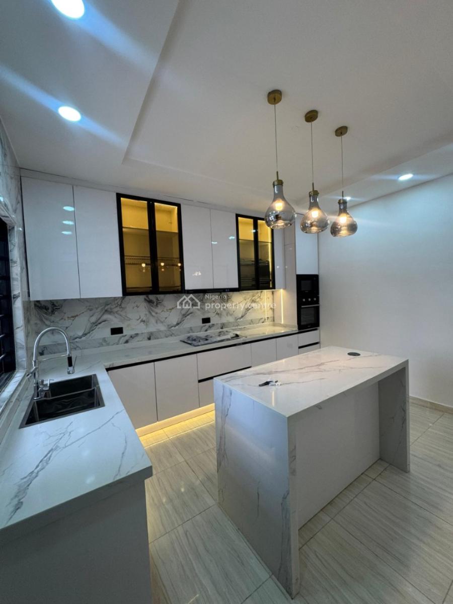 Three (3) Bedroom Maisonette, Lekki Phase 1, Lekki, Lagos, Flat / Apartment for Sale