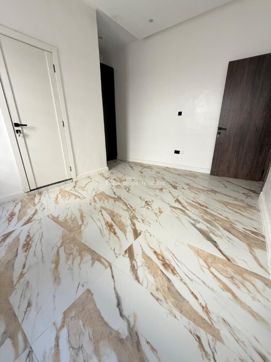 a Big Spacious Room with Kitchen, Ologolo Lekki, Lekki, Lagos, Flat / Apartment for Rent