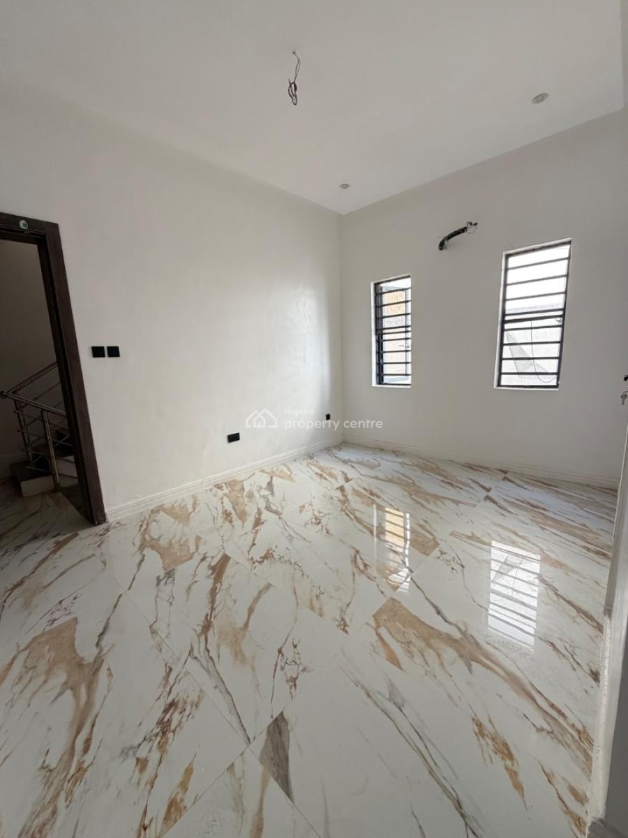 a Big Spacious Room with Kitchen, Ologolo Lekki, Lekki, Lagos, Flat / Apartment for Rent