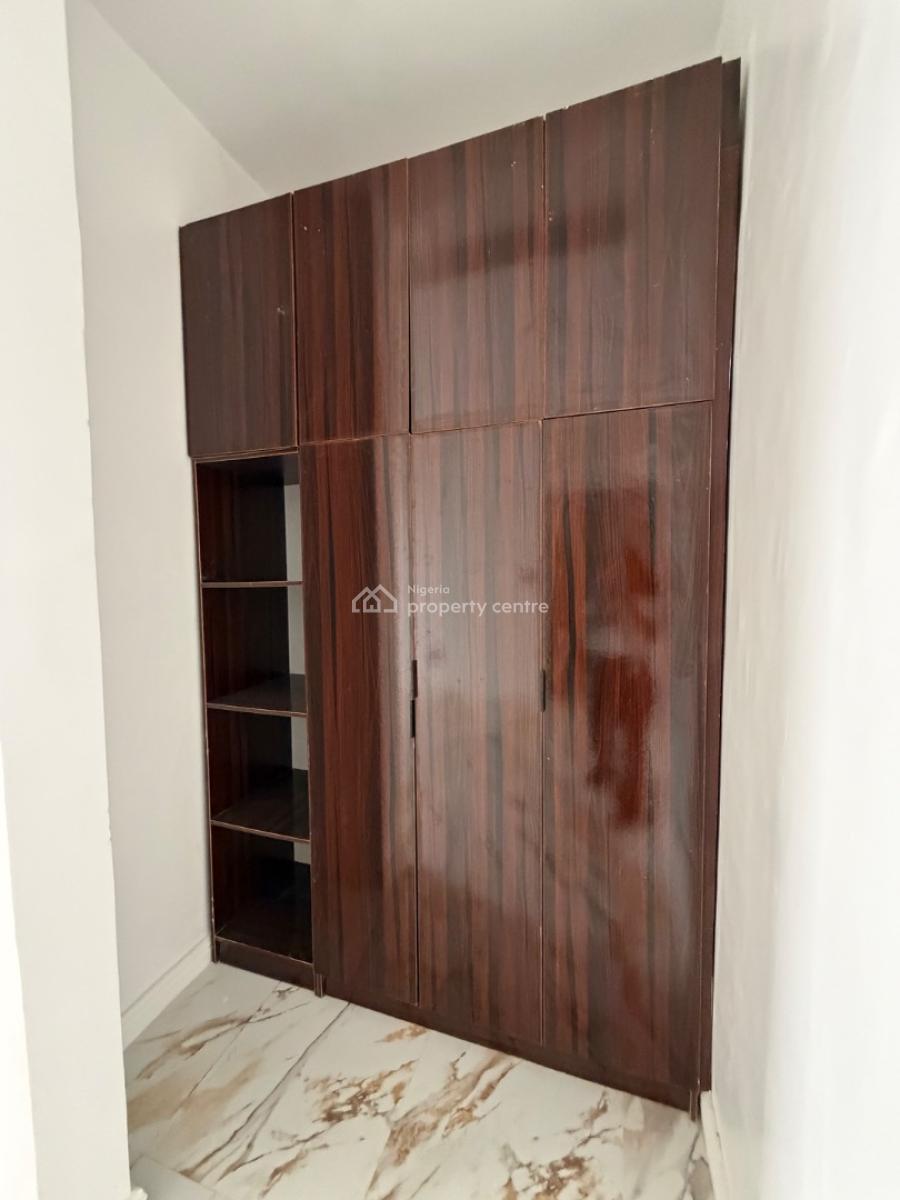 a Big Spacious Room with Kitchen, Ologolo Lekki, Lekki, Lagos, Flat / Apartment for Rent