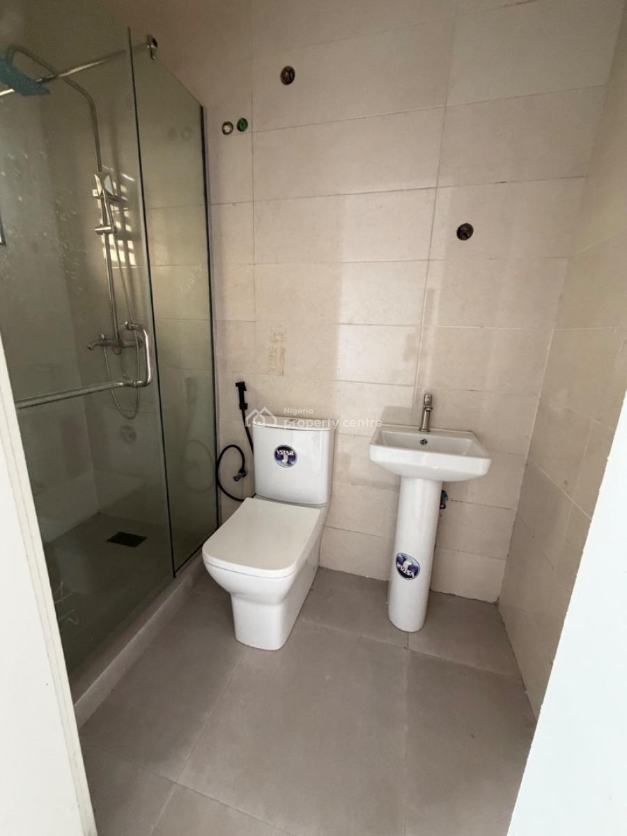 a Big Spacious Room with Kitchen, Ologolo Lekki, Lekki, Lagos, Flat / Apartment for Rent