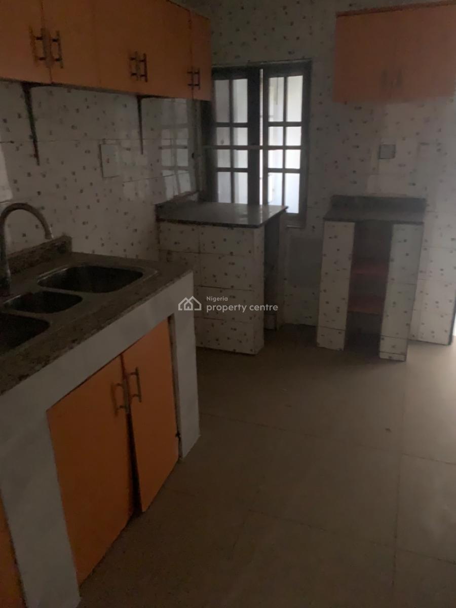 3 Bedroom Flat on The First Floor, Zone 3, Wuse, Abuja, Zone 3, Wuse, Abuja, Flat / Apartment for Rent
