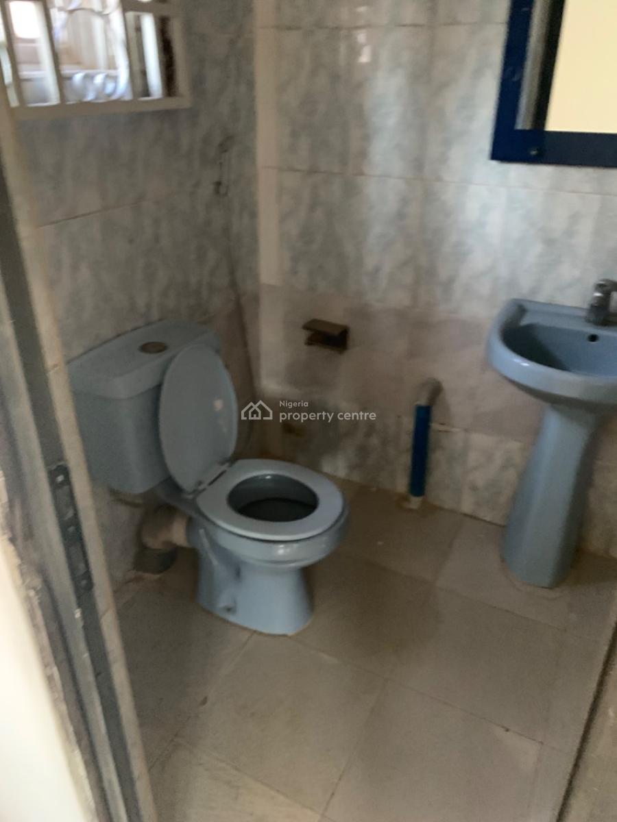 3 Bedroom Flat on The First Floor, Zone 3, Wuse, Abuja, Zone 3, Wuse, Abuja, Flat / Apartment for Rent