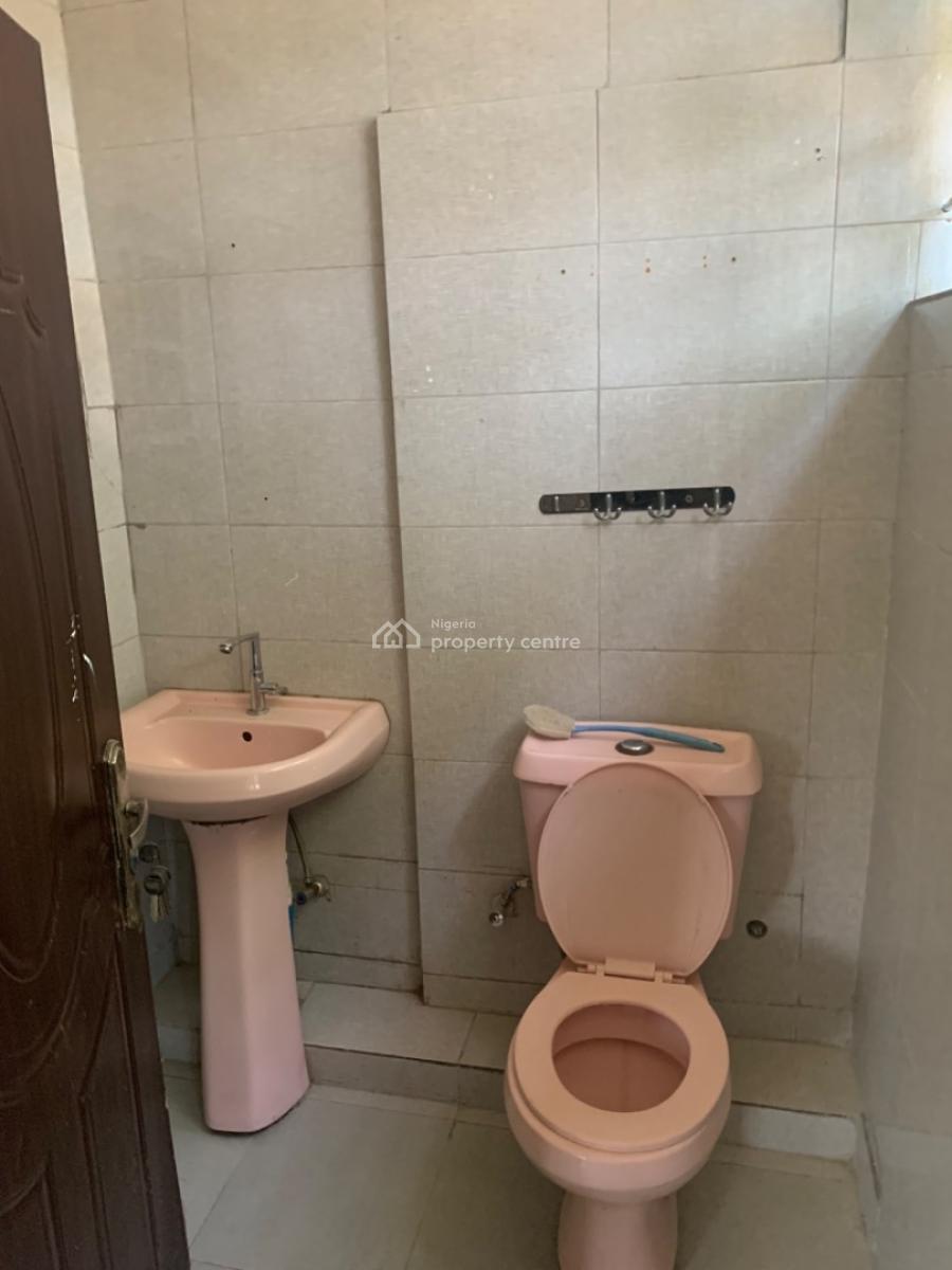 3 Bedroom Flat on The First Floor, Zone 3, Wuse, Abuja, Zone 3, Wuse, Abuja, Flat / Apartment for Rent