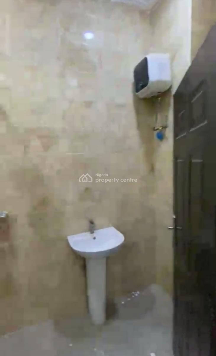 Standard Spacious Three Bedrooms Apartment, Life Camp, Abuja, Flat / Apartment for Rent