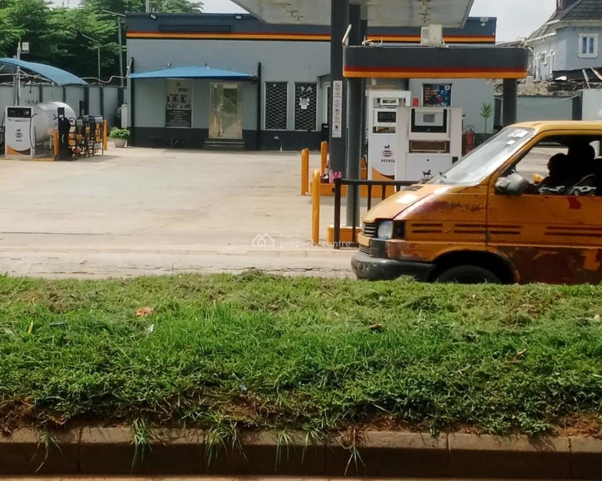 Functional Filling* *station *   with 6 Pumps, with  a Story Building, Along Isheri* *lasu Road 🛣️, Isheri ,* *lagos State, Isheri, Lagos, Filling Station for Sale