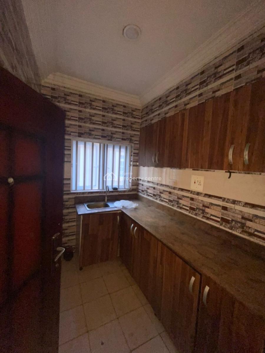 Sharp and Spacious 2 Bedroom Apartment Upstairs, in an Estate in Sangotedo Ajah, Sangotedo, Ajah, Lagos, Flat / Apartment for Rent