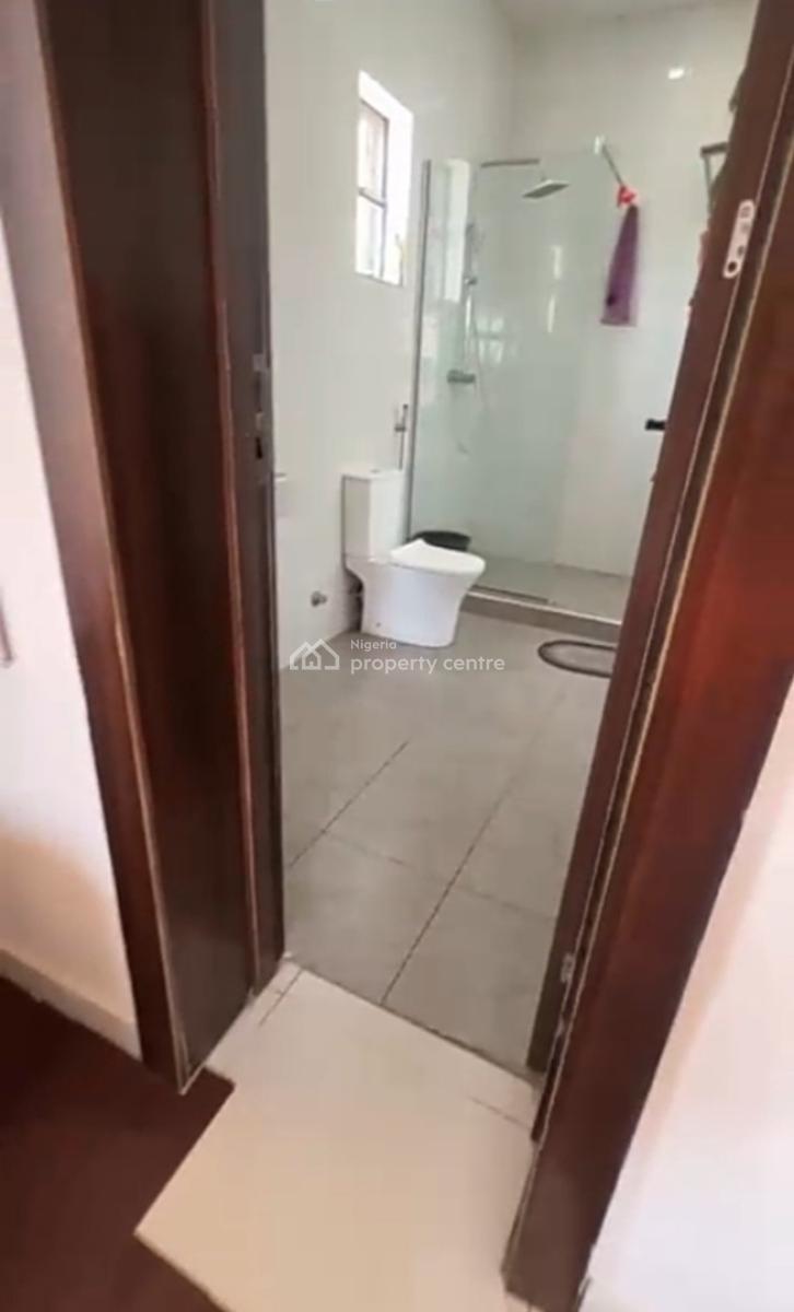 Semi Masters Bedroom Inside a Spacious Shared Townhome { Video}, Mavila Homes Estate Orchid Road, Lekki, Lagos, Detached Duplex for Rent