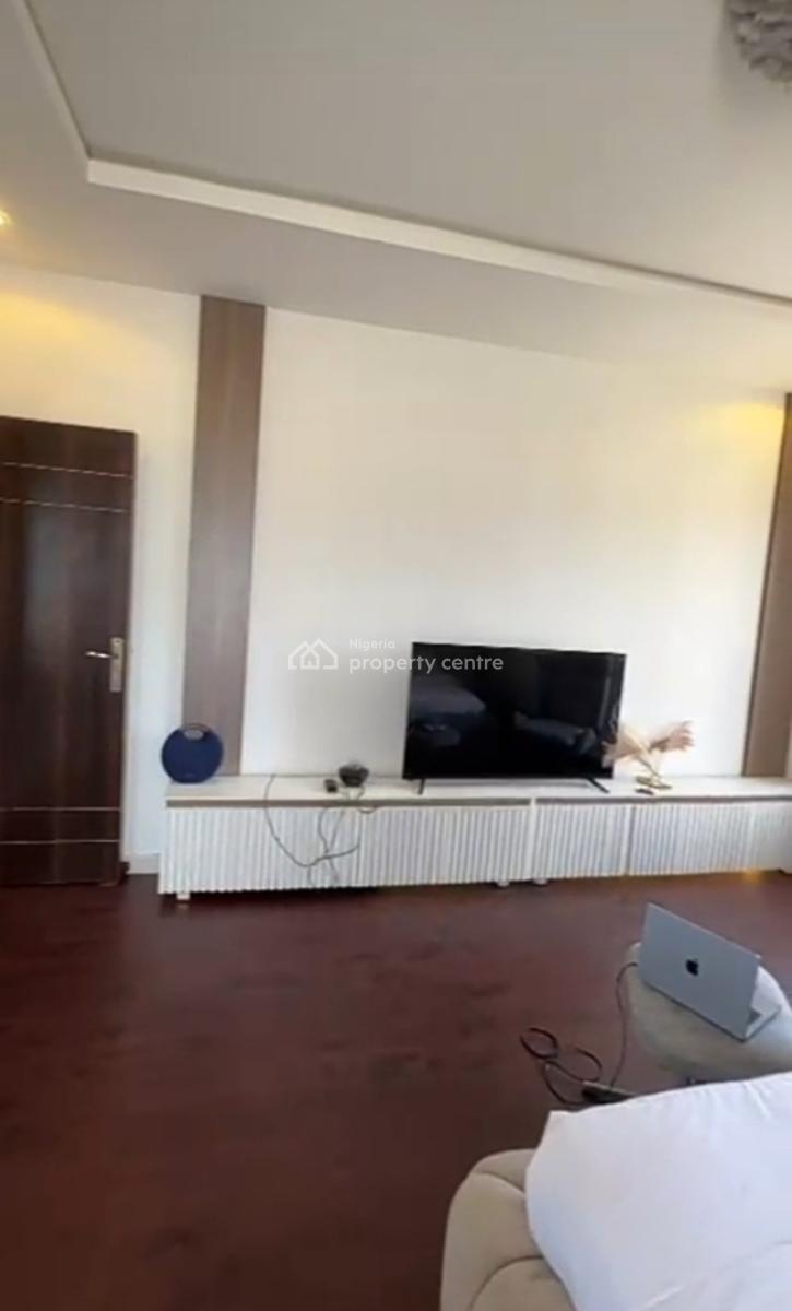 Semi Masters Bedroom Inside a Spacious Shared Townhome { Video}, Mavila Homes Estate Orchid Road, Lekki, Lagos, Detached Duplex for Rent