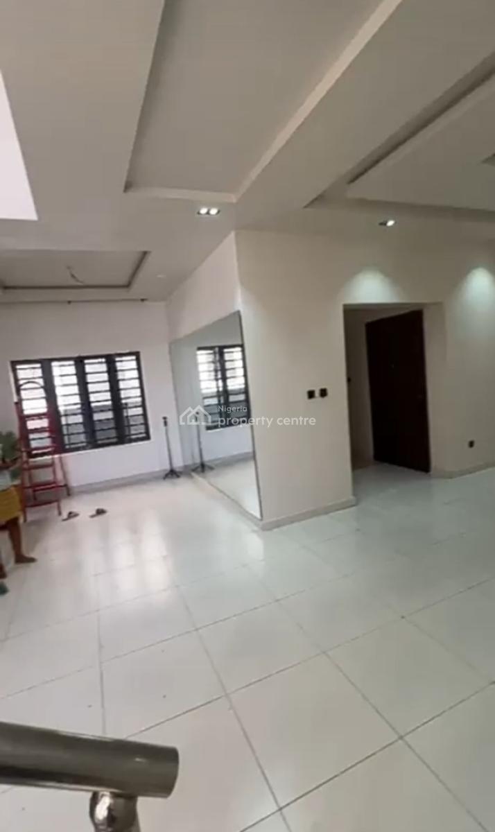 Semi Masters Bedroom Inside a Spacious Shared Townhome { Video}, Mavila Homes Estate Orchid Road, Lekki, Lagos, Detached Duplex for Rent