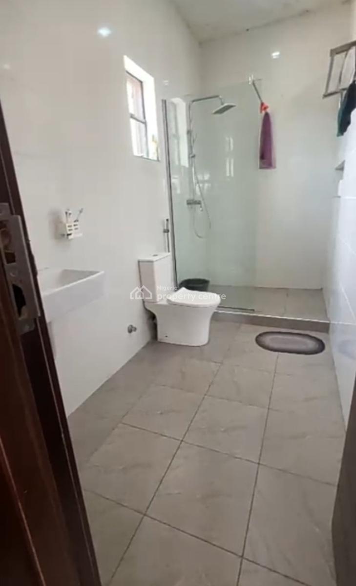 Semi Masters Bedroom Inside a Spacious Shared Townhome { Video}, Mavila Homes Estate Orchid Road, Lekki, Lagos, Detached Duplex for Rent