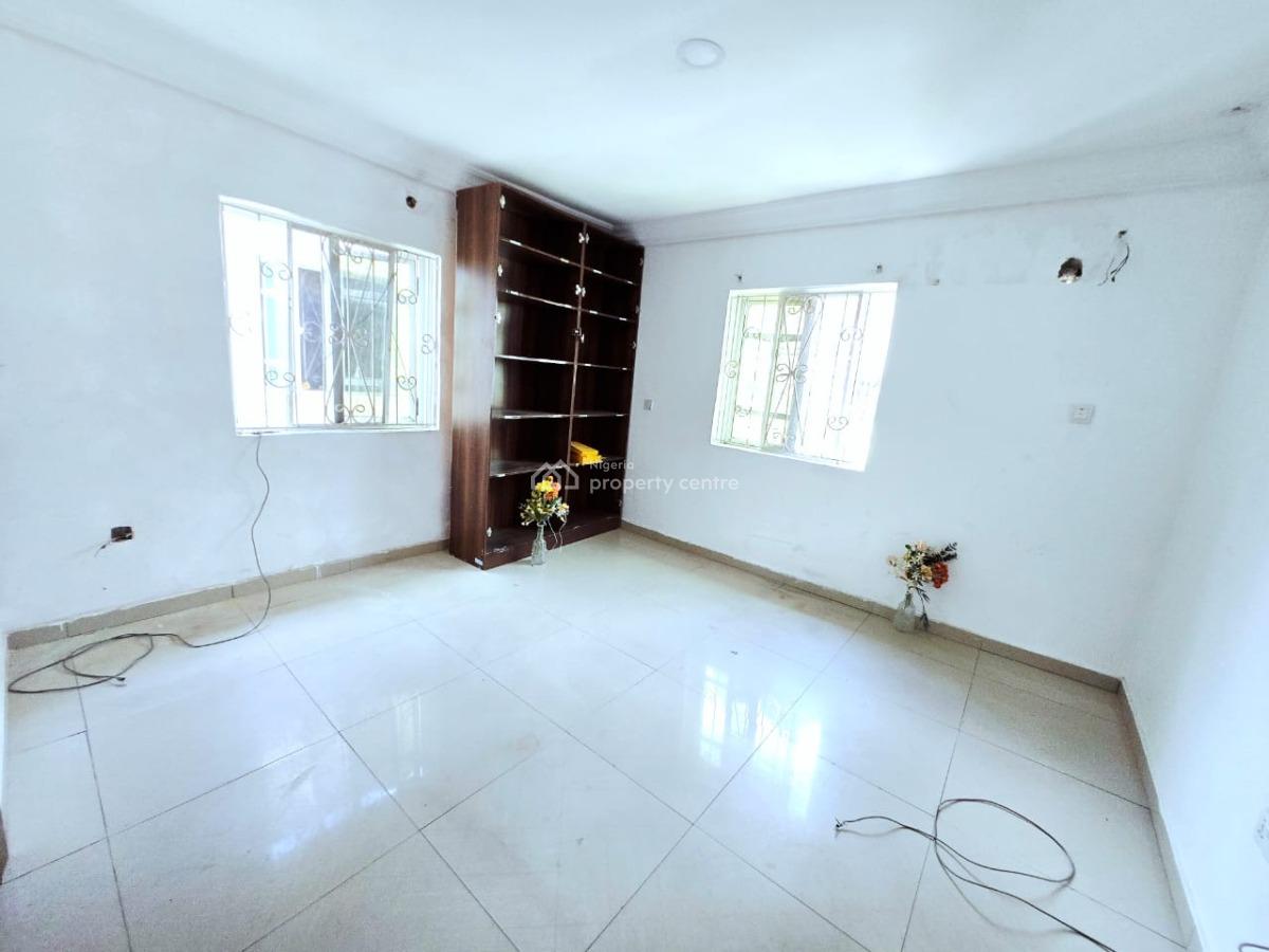 a Well Maintained 5-bedroom Detached House, Lekki Phase 1, Lekki, Lagos, Office Space for Rent